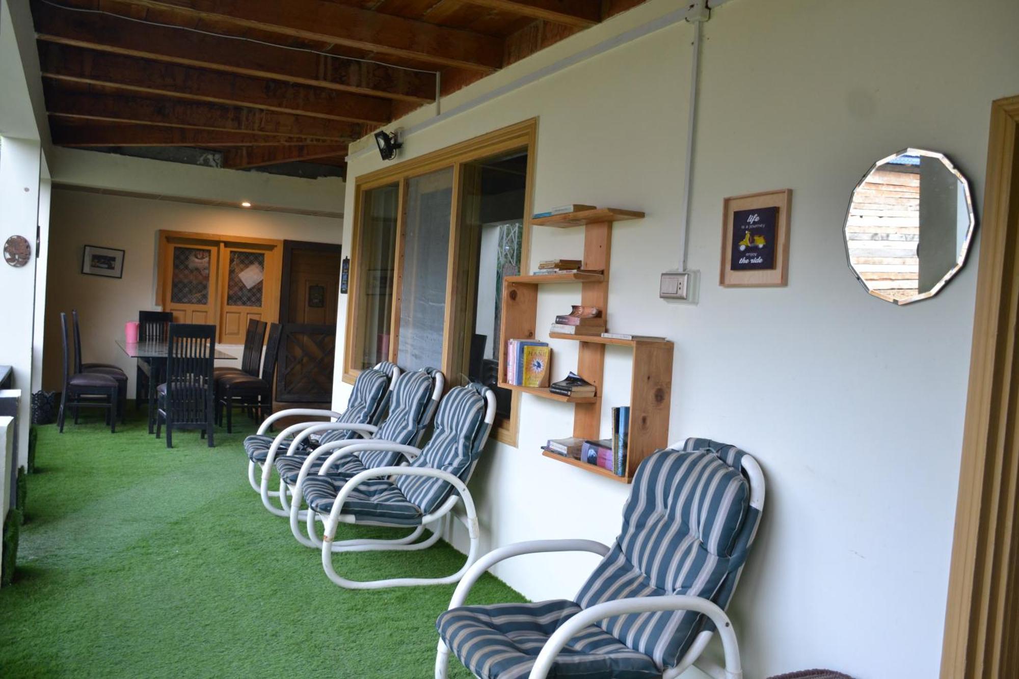 West End Lodges Neelum Экстерьер фото