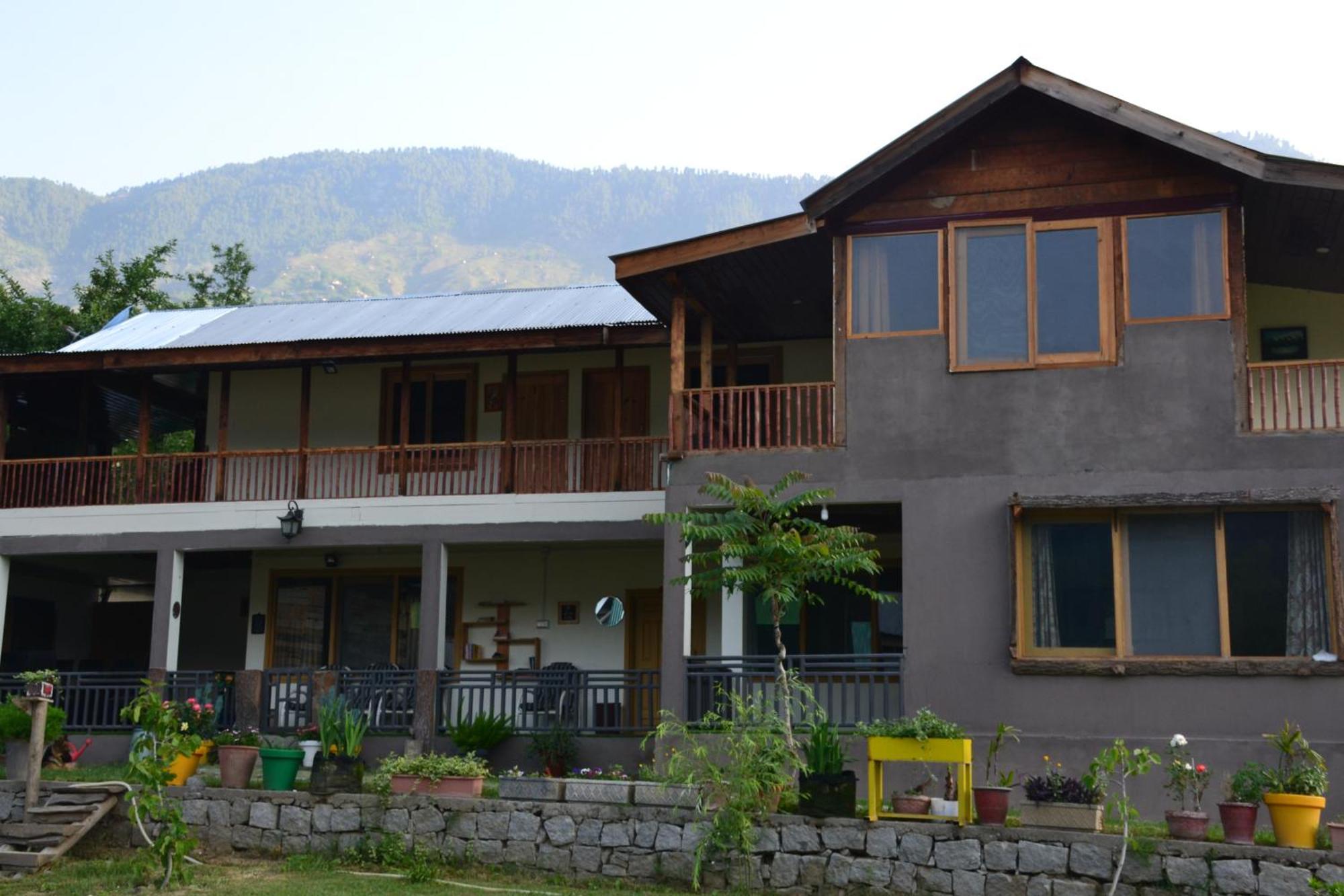 West End Lodges Neelum Экстерьер фото