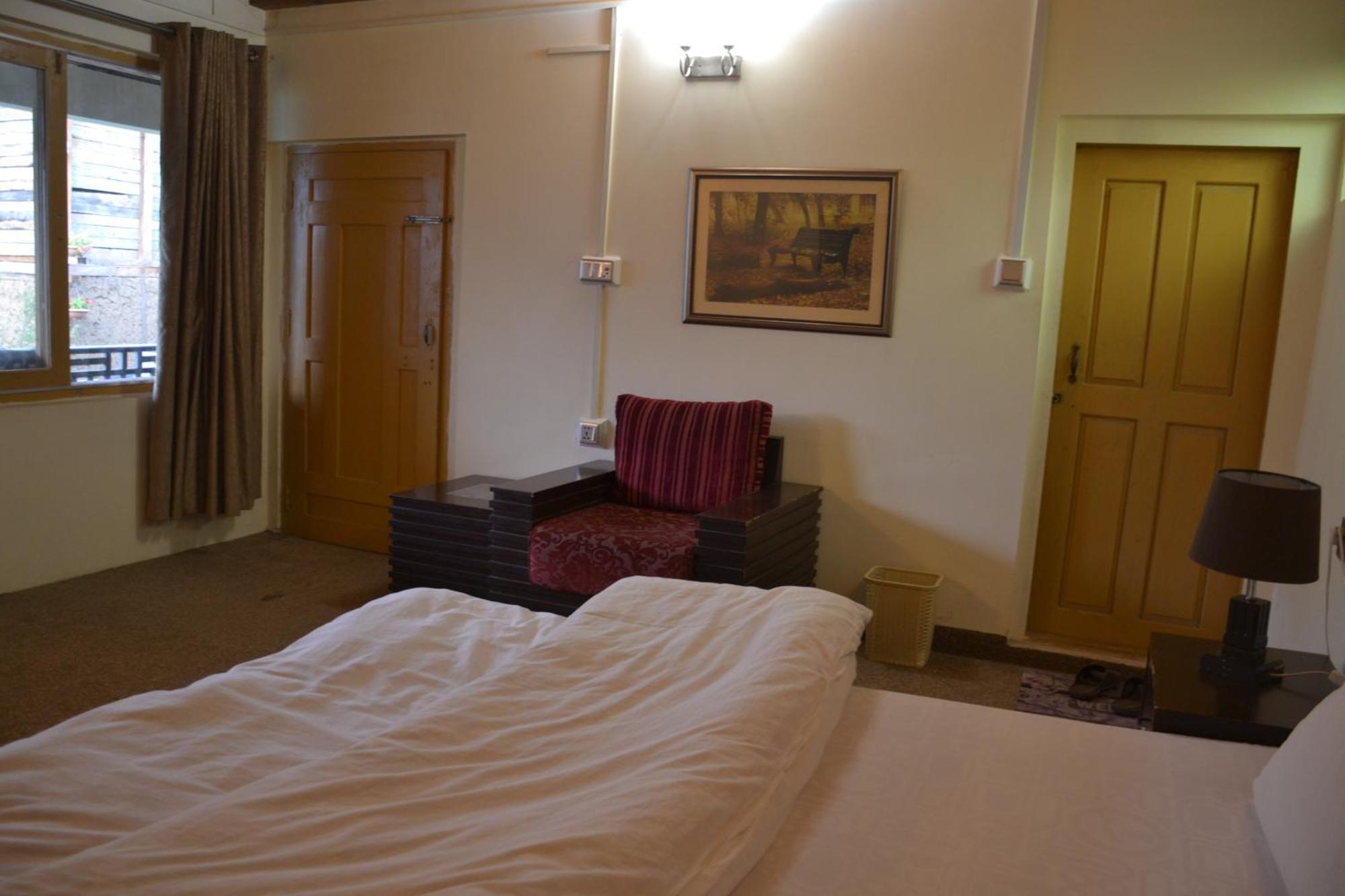 West End Lodges Neelum Экстерьер фото