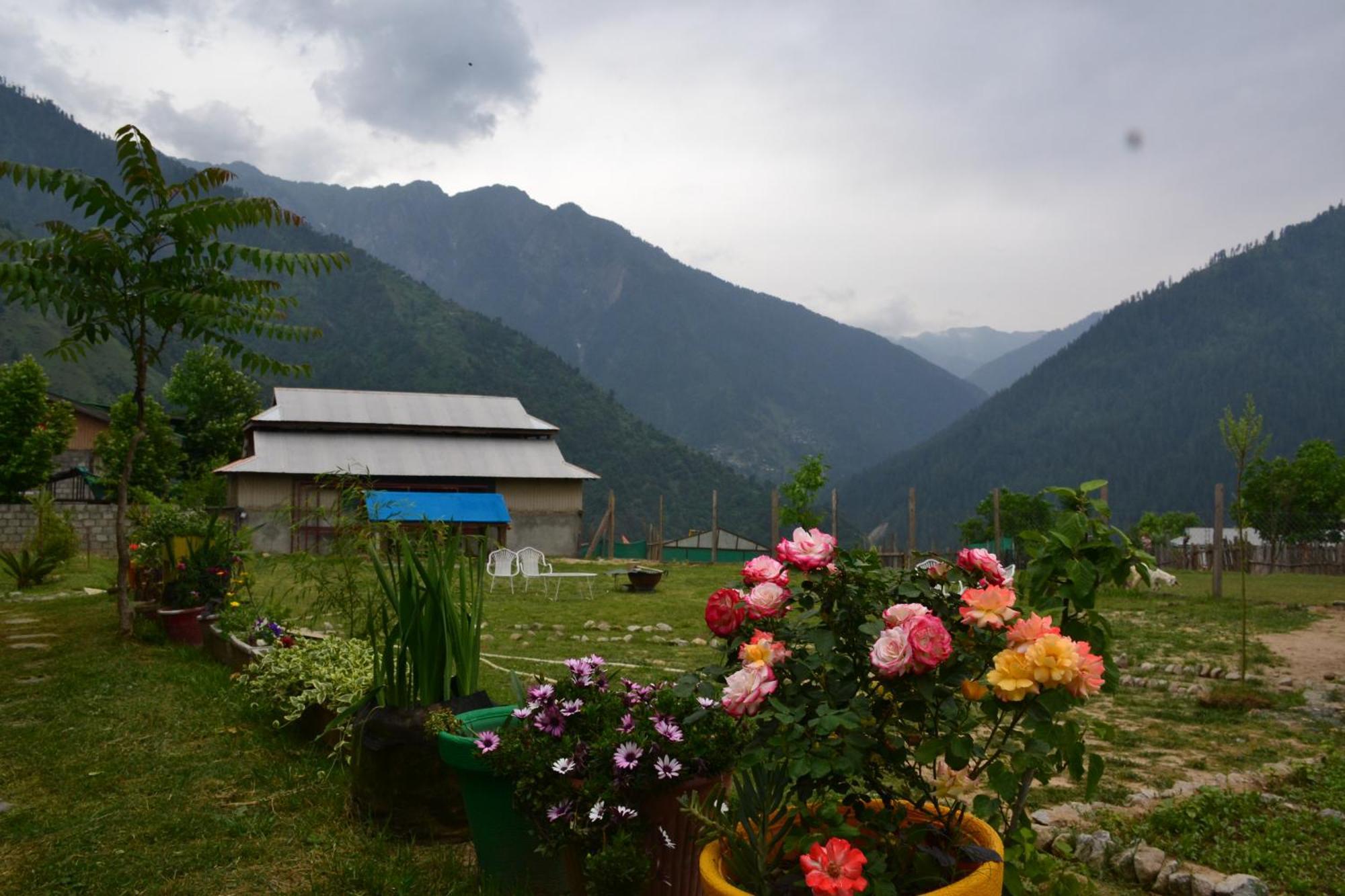 West End Lodges Neelum Экстерьер фото