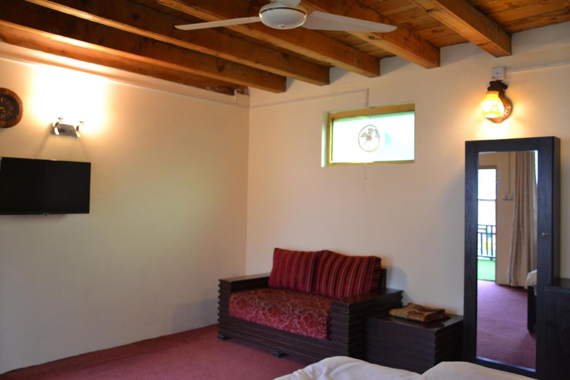 West End Lodges Neelum Экстерьер фото
