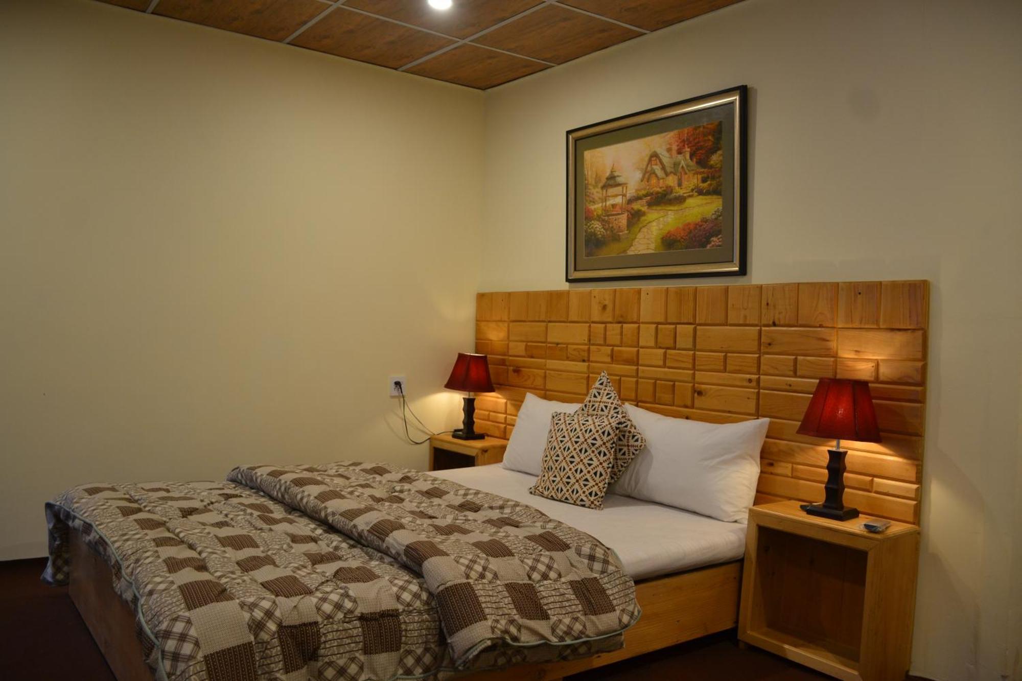 West End Lodges Neelum Экстерьер фото