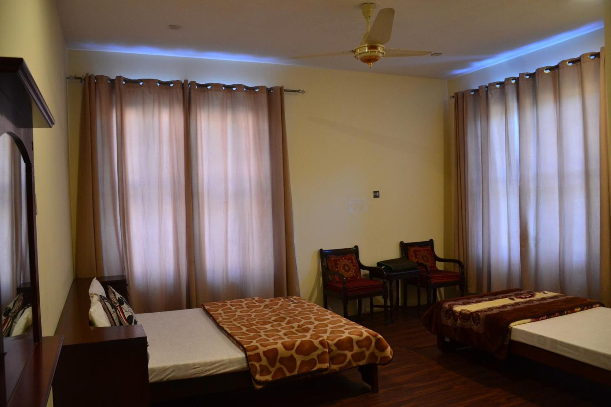West End Lodges Neelum Экстерьер фото