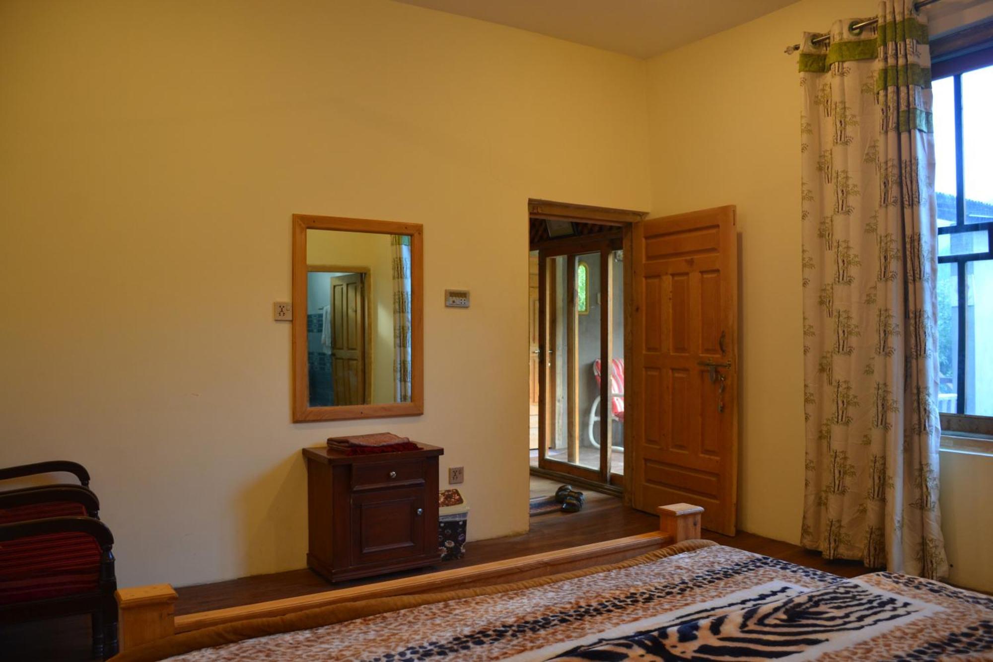 West End Lodges Neelum Экстерьер фото